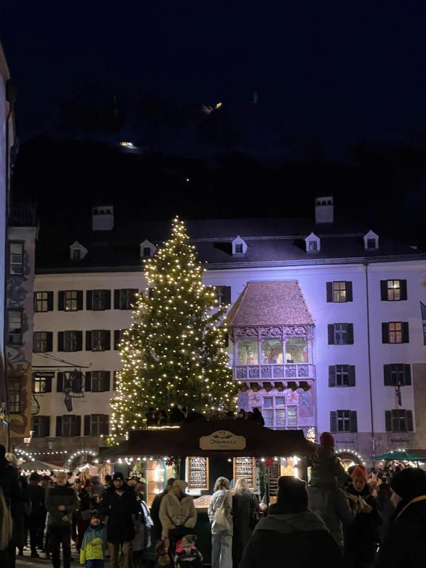 Christbaum in Innsbruck vor dem Goldenen Dachl