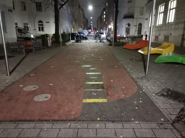 Eine Schulstraße in Wien Landstraße ohne Autos.