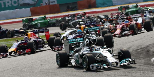 Hamilton führt Mercedes-Doppelsieg an