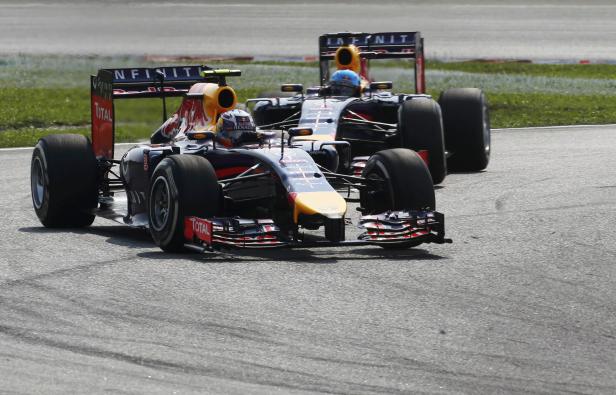 Hamilton führt Mercedes-Doppelsieg an
