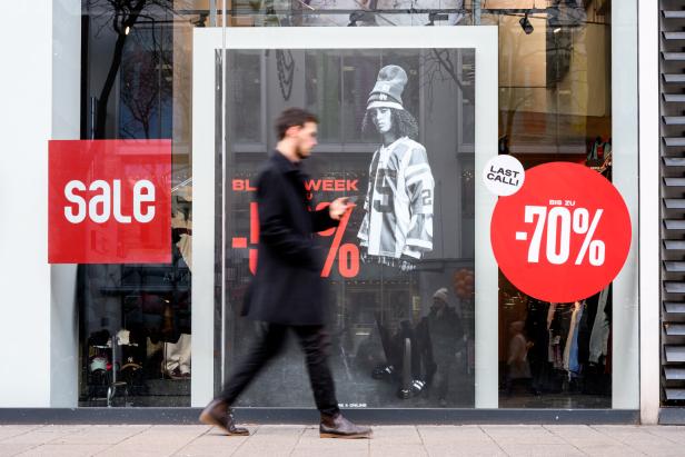 ++ THEMENBILD ++ WIEN - 1. EINKAUFSSAMSTAG IM ADVENT/HANDEL/TOURISMUS/EINKAUFEN/GESCHÄFTE