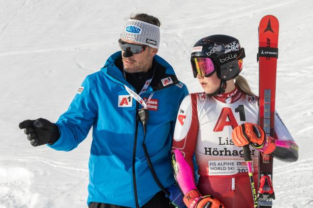 Lisa Hörhager mit Cheftrainer Roland Assinger