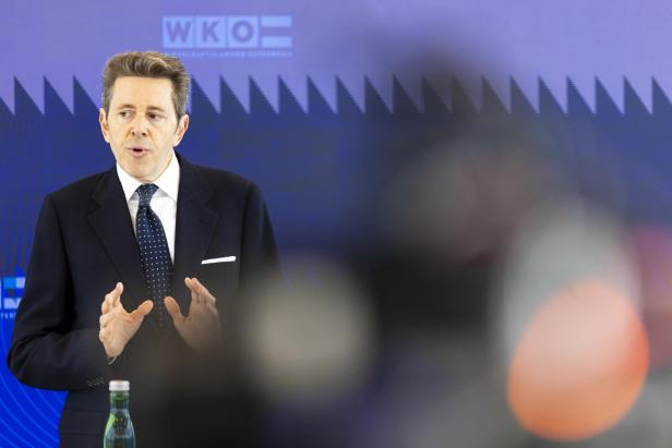 Harald Mahrer  legt sein Amt als OeNB-Präsident zurück, wenig später alle Ämter