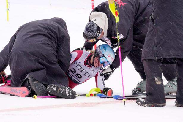 Lisa Hoerhager kam schwer zu Sturz und zog sich eine Prellung am Arm zu