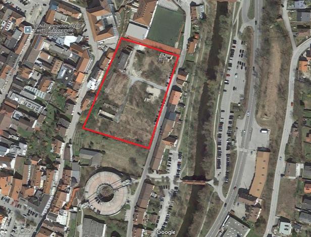 Eine Google Maps Aufnahme von Krems, auf der das Hahn-Areal rot Markiert wurde.