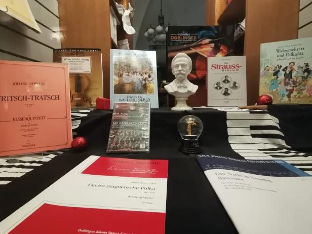 Die Auslage im Musikhaus Doblinger.