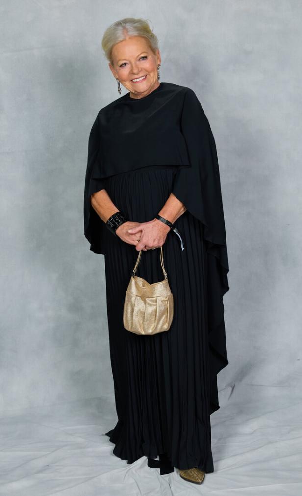 Brigitte Kren in einem schwarzen Kleid