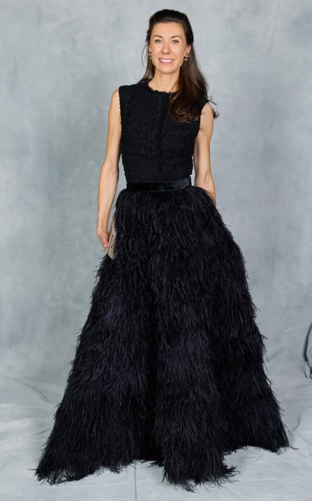 Raffaela Schaidreiter in einer Traumrobe in schwarz