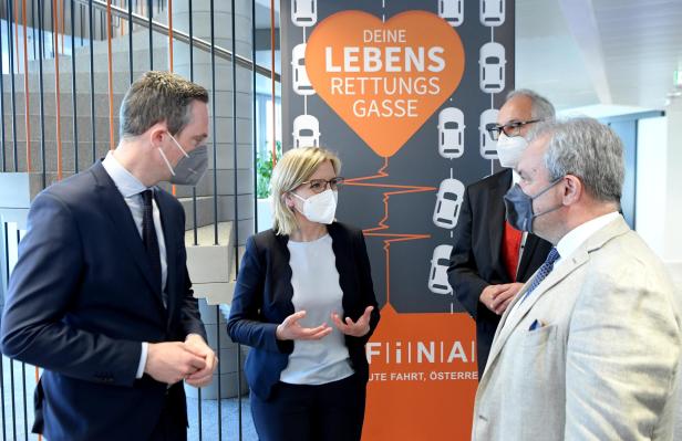 Pressekonferenz anlässlich 10 Jahre Rettungsgasse