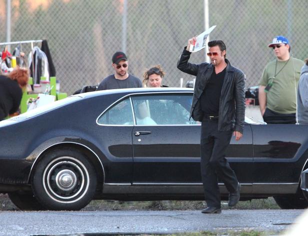 Brad Pitt mit einer Zigarette im Mund