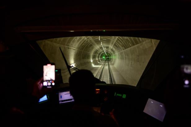 Im Inneren einer Tunnelröhre