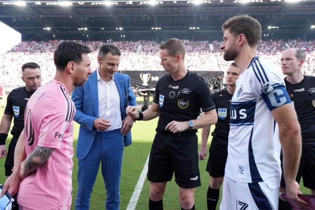 Weltmeister unter sich: Die Kapitäne Lionel Messi (Inter Miami) und Thomas Müller (Vancouver Whitecaps)
