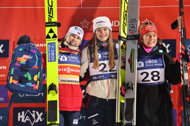 Kombiniererin Katharina Gruber feierte bei ihrem siebenten Weltcupstart ihren ersten Weltcupsieg