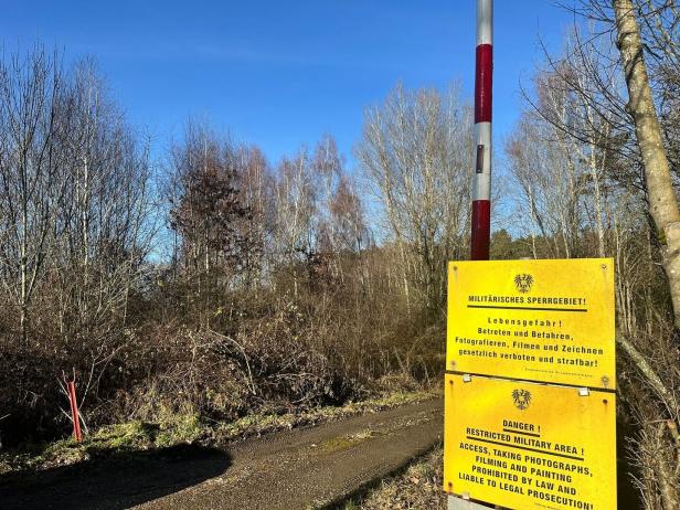 Der Fundort der Leiche liegt an diesem Weg an der B38 im militärischen Sperrgebiet des TÜPL Allentsteig