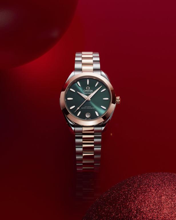 Eine rosegoldene Uhr 