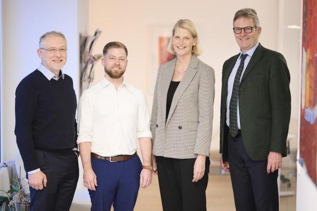 OA Dr. Jakob Rudzki, Dr. Kevin Bielec, Univ.-Prof.in Dr.in Annkristin Heine und Prim. Univ. Prof. Dr. Felix Keil 