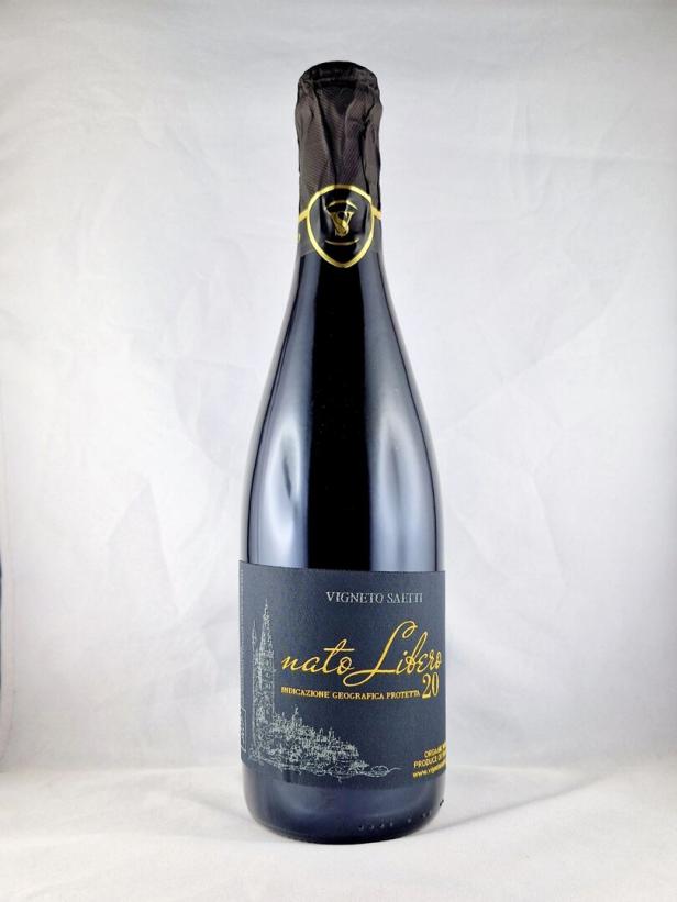 Eine schwarze Sektflasche
