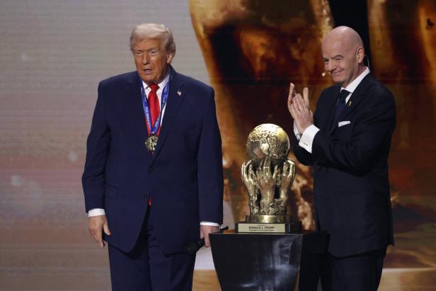 Mit dem Trostpflaster, dem ersten FIFA-Friedenspreis, den ihm  der befreundete Verbandspräsident Gianni Infantino überreicht hat, wird er sich kaum begnügen.   