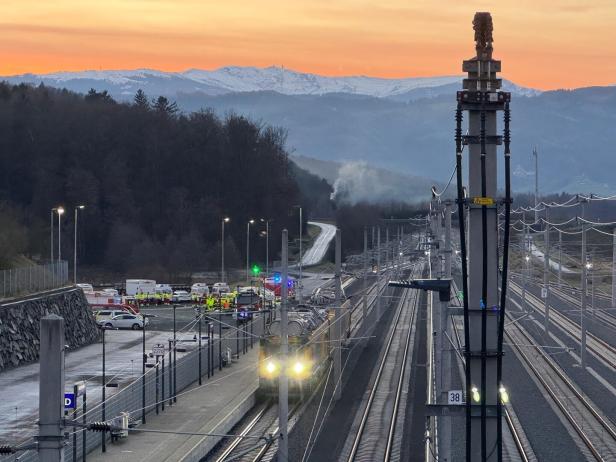 Angeblicher Rauch, der aus dem Koralmtunnel dringt. 