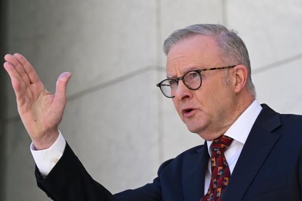 Australian Prime Minister, Communications Minister hold press conference in Canberra