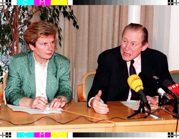 Waltraud Klasnic und Josef Krainer sitzen an einem Tisch