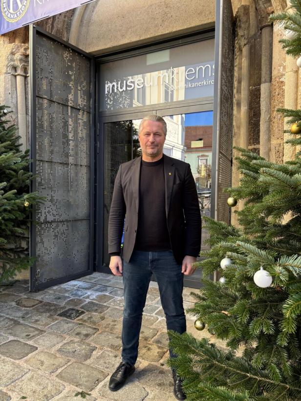 Peter Molnar vor der Dominikanerkirche.