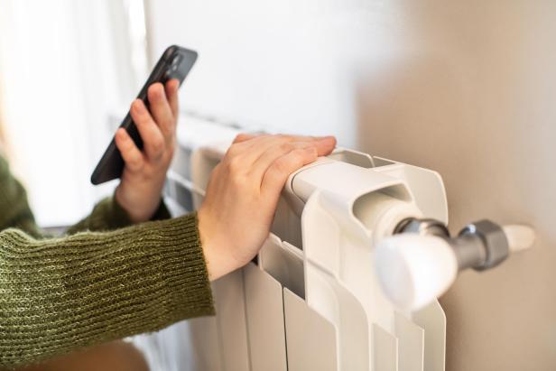 Smartphone auf Heizung