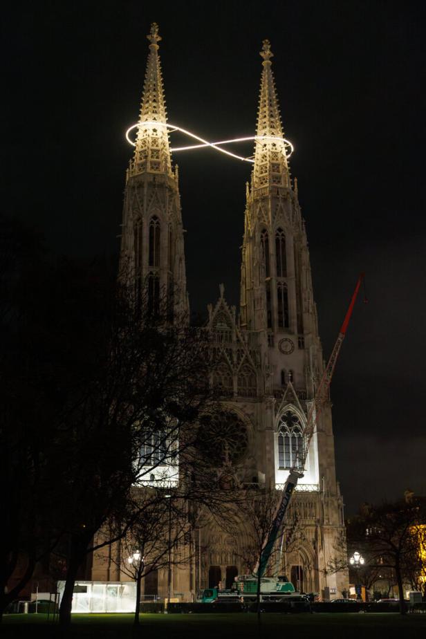 Billi Thanners Installation auf der Votivkirche.