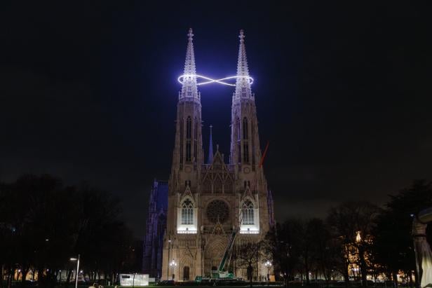 Billi Thanners Installation auf der Votivkirche.