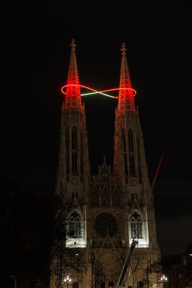Billi Thanners Installation auf der Votivkirche.