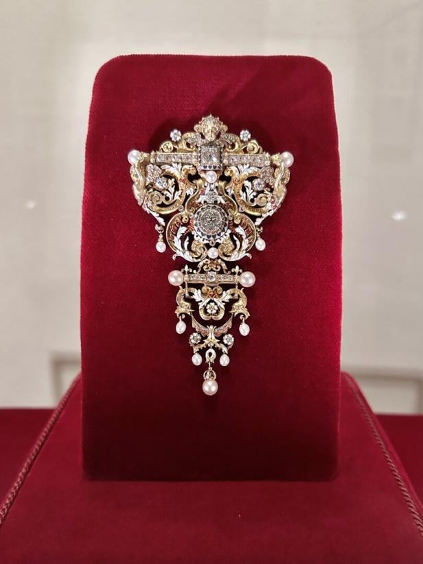 Ausgestellte Brosche