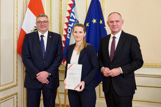  Staatsschutz-Staatssekretär Jörg Leichtfried (SPÖ), DSN-Direktorin Sylvia Mayer und Innenminister Gerhard Karner (ÖVP)