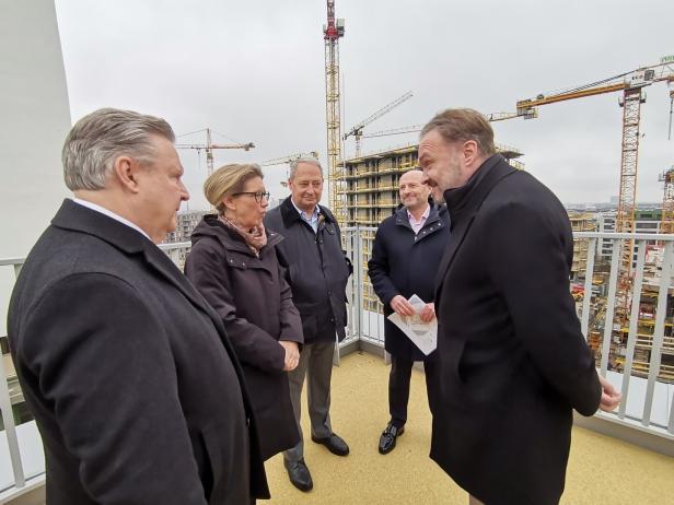 EU Kommissar Jørgensen und Bürgermeister Ludwig.  