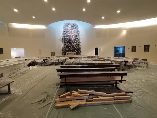 Der Innenraum der Kirche in der Siebenbrunnenfeldgasse.