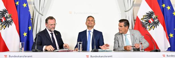 SOMMERMINISTERRAT: PRESSEFOYER - SCHELLHORN/HATTMANNSDORFER/HANKE