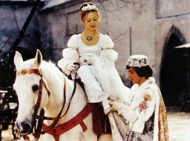 Märchenklassiker: "Drei Haselnüsse für Aschenbrödel"