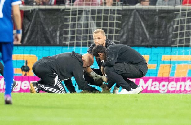 Beim Länderspiel zwischen Österreich und Zypern in Linz tat sich im Rasen plötzlich ein riesiges Loch auf
