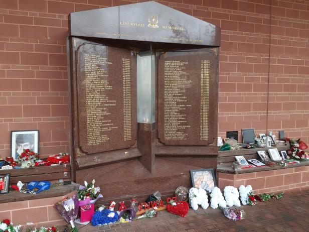 Gedenktafel für die Hillsborough-Opfer