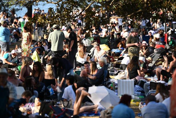 Spectators secure vantage points for New Year's Eve in Sydney