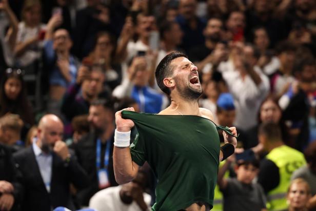 Novak Djokovic zerreißt sich das Leiberl