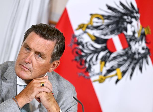 SOMMERMINISTERRAT: PRESSEFOYER - HANKE