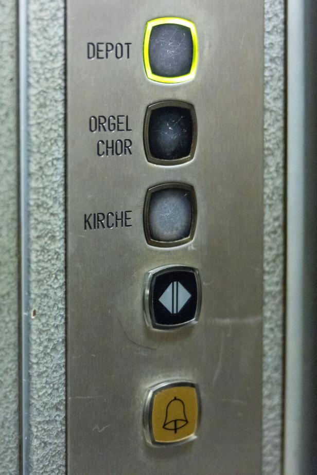 Lift in Kirche