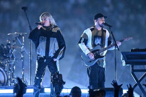 Ein Foto von Linkin Park bei einem Auftritt.