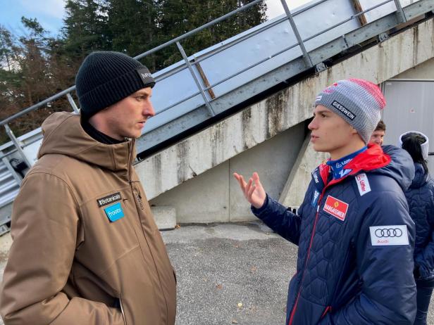 Gregor Schlierenzauer steht Stephan Embacher mit Rat und Tat zur Seite