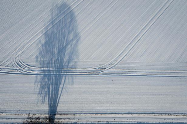 TOPSHOT-FRANCE-WEATHER-SNOW-ENVIRONMENT-AGRICULTURE