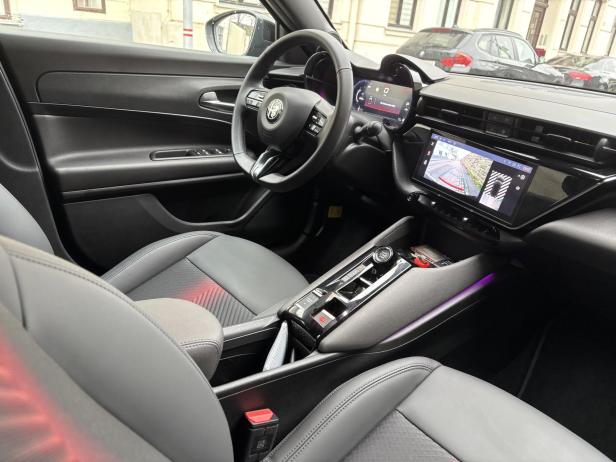 Alfa Romeo Junior Ibrida Q4