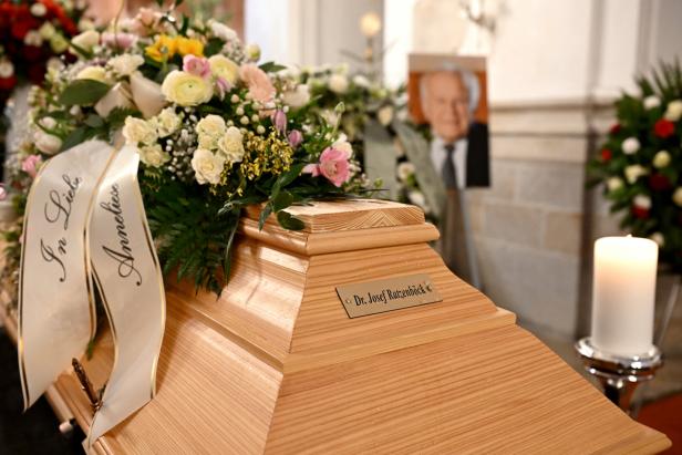 RATZENBÖCK GEDENKEN: AUFBAHRUNG