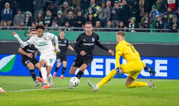 FUSSBALL-CONFERENCE-LEAGUE: SK RAPID - UNIVERSITATEA CRAIOVA