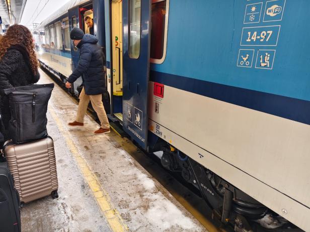 Bahnsteig Meidling Glatteis