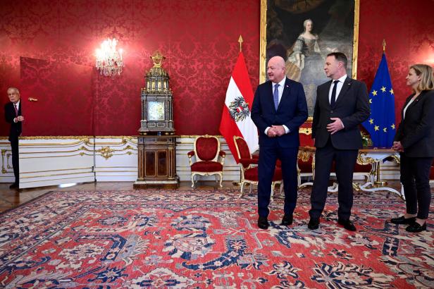 REGIERUNGSSPITZE VOR KLAUSUR BEIM BUNDESPRÄSIDENTEN